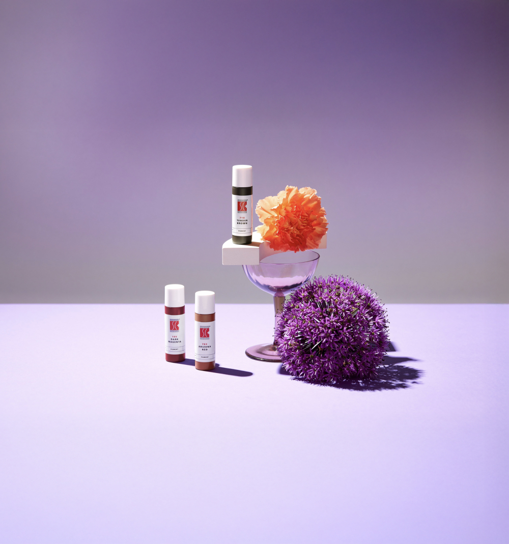 Der permanente Ober- und Unterlidstrich verleiht dem Blick eine angenehme Tiefe Der permanente Ober- und Unterlidstrich verleiht dem Blick eine angenehme Tiefe